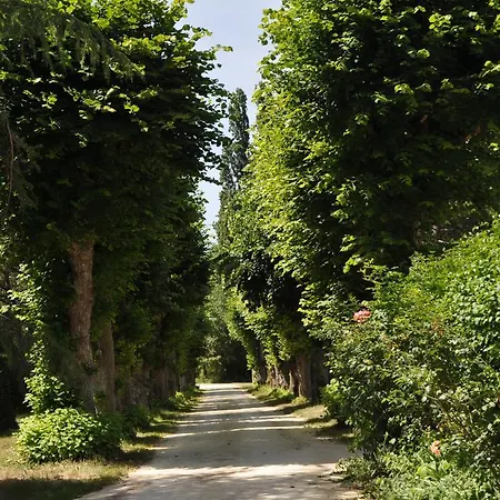 Les Longchamps Bed & Breakfast