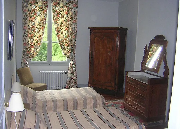 לינה וארוחת בוקר Les Longchamps Neuillé