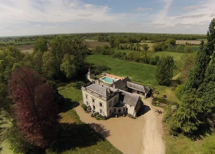 Les Longchamps לינה וארוחת בוקר Neuillé