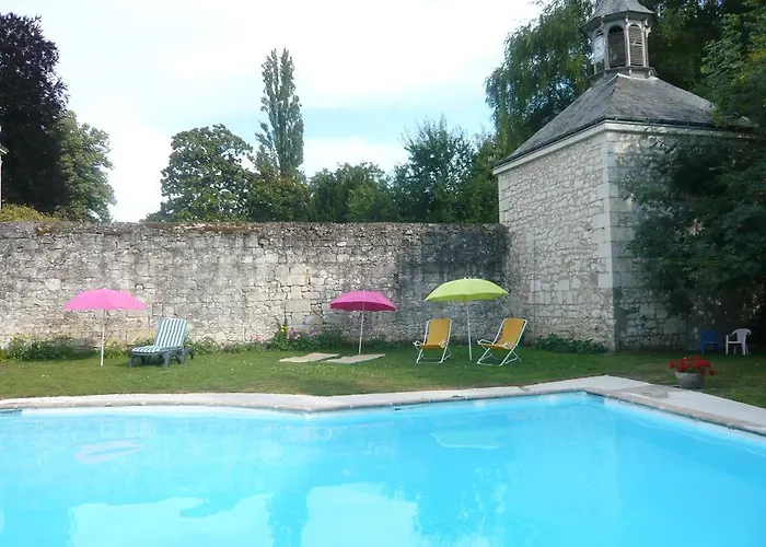 Les Longchamps לינה וארוחת בוקר *