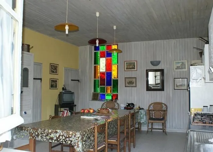 Les Longchamps לינה וארוחת בוקר Neuillé