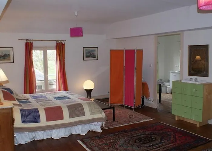 לינה וארוחת בוקר Les Longchamps Neuillé