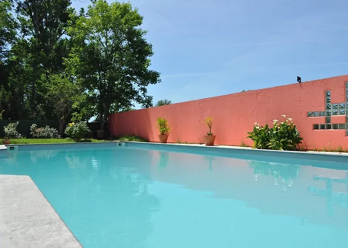 Les Longchamps לינה וארוחת בוקר *