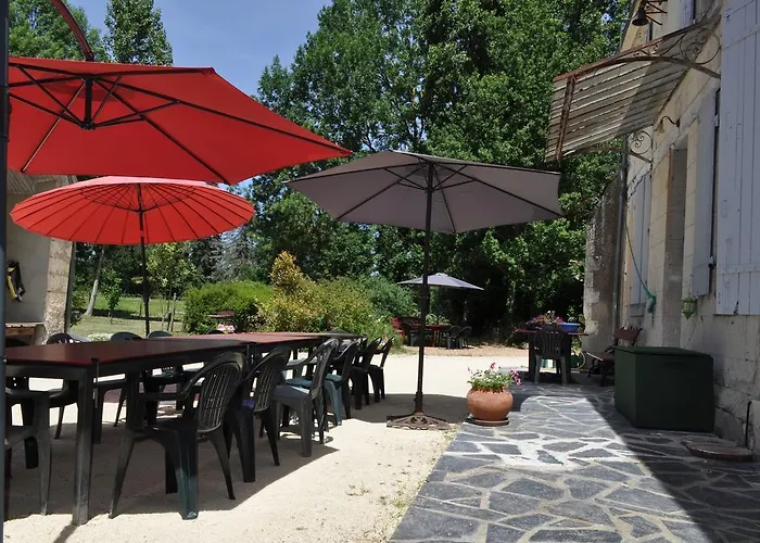 Les Longchamps לינה וארוחת בוקר *